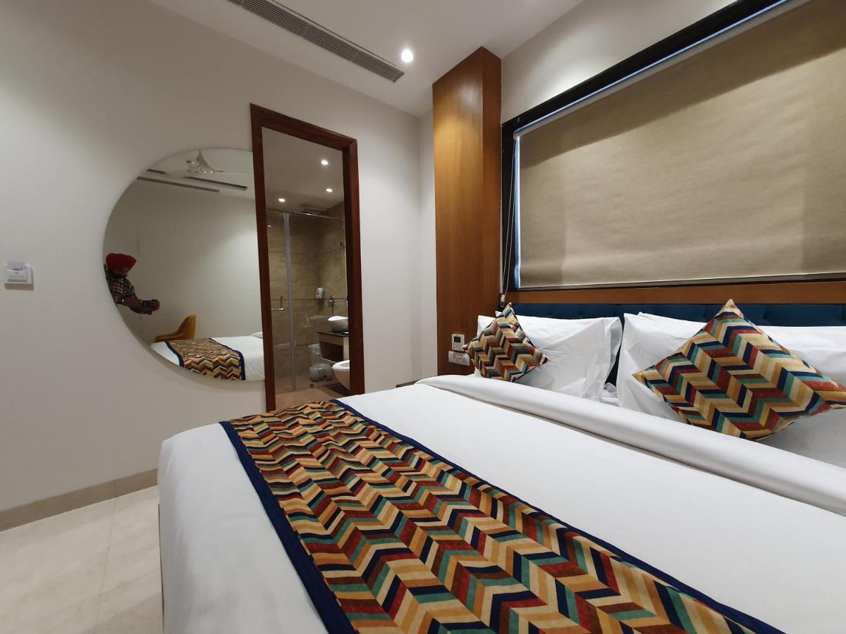 Hotel Classio Royale Amritsar Buitenkant foto