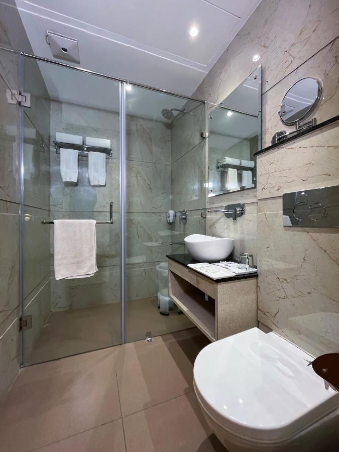 Hotel Classio Royale Amritsar Buitenkant foto