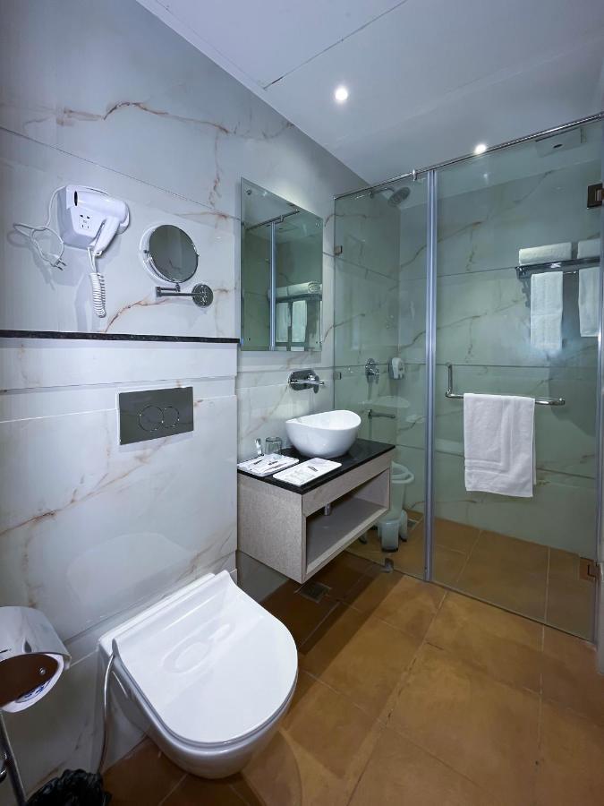 Hotel Classio Royale Amritsar Buitenkant foto